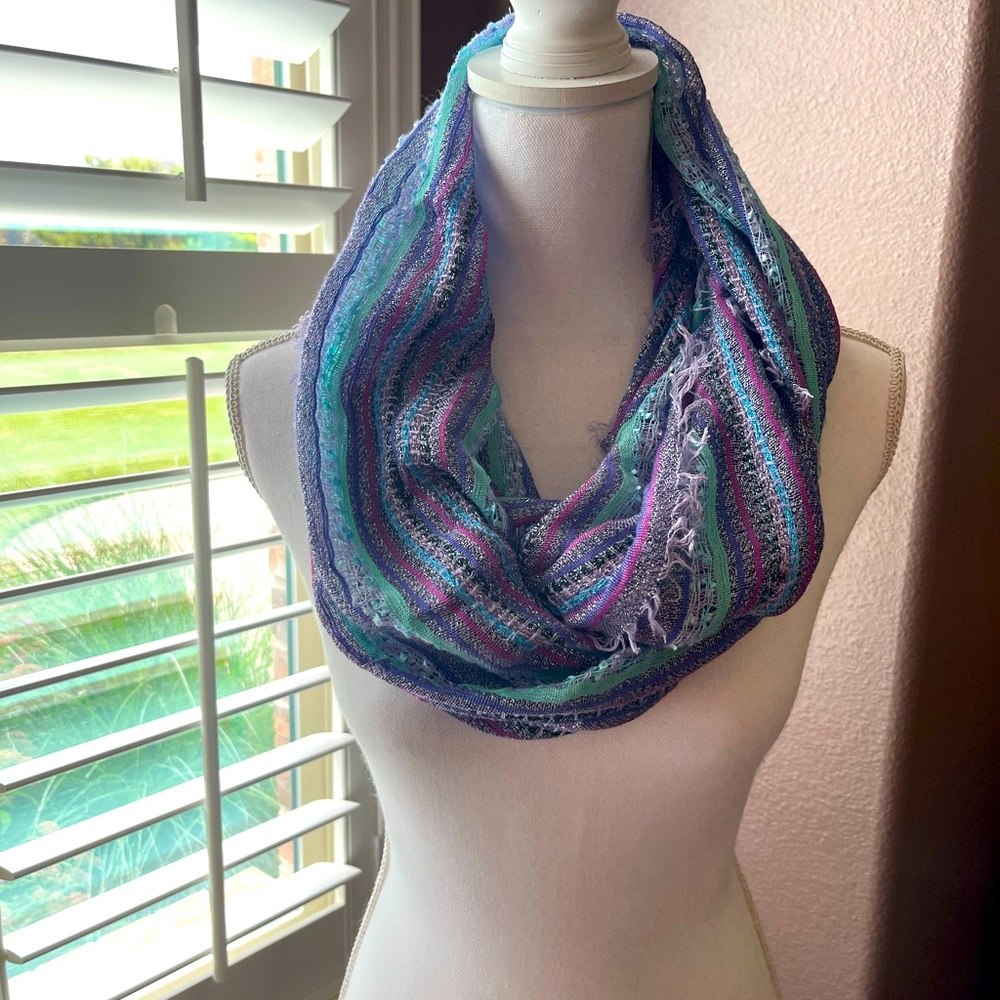 EUC STUNNING INFINITY SCARF
